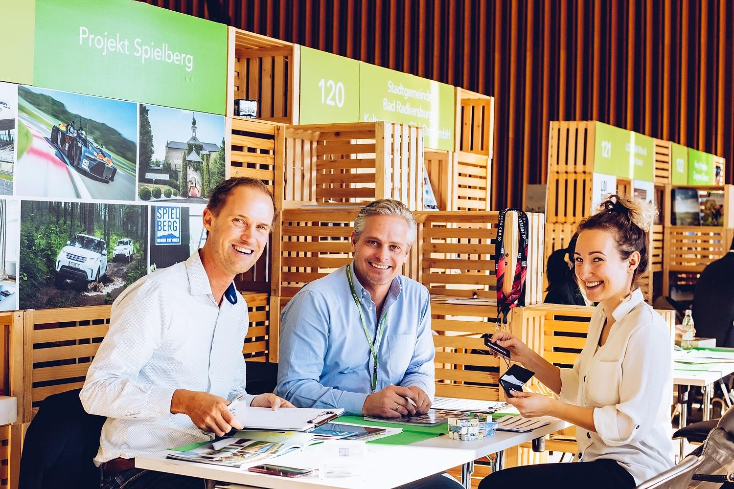 Meeting floor booth